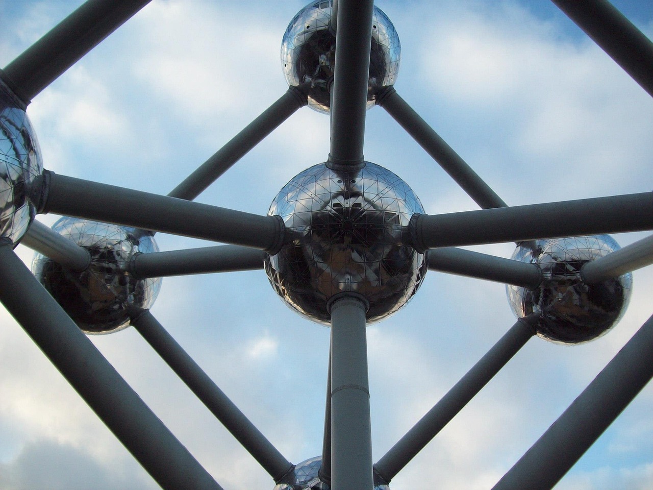 The Philosophy of Quantum Superposition